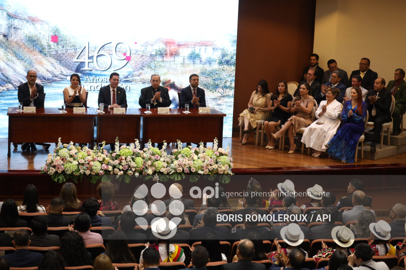 CUENCA-SESION SOLEMNE-FUNDACION 469 AÑOS