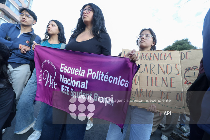 UIO PLANTÓN POR NATHALY MAFLA Y MONIKA SILVA
