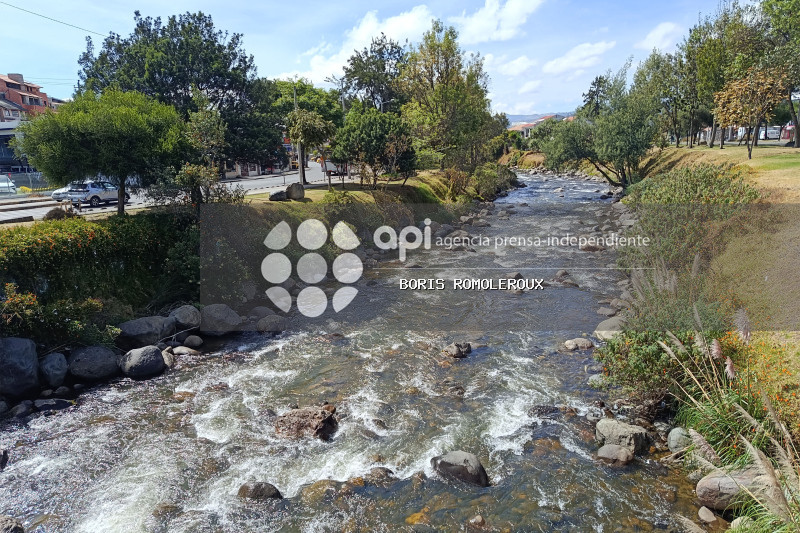 CUENCA-CAUDAL RIO TOMEBAMBA