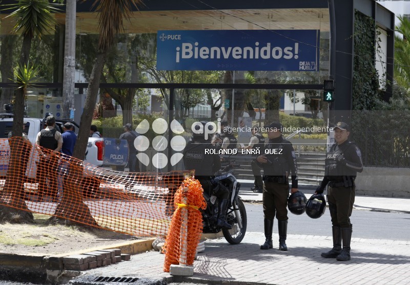 AMENAZA DE BOMBA UNIVERSIDAD CATOLICA QUITO