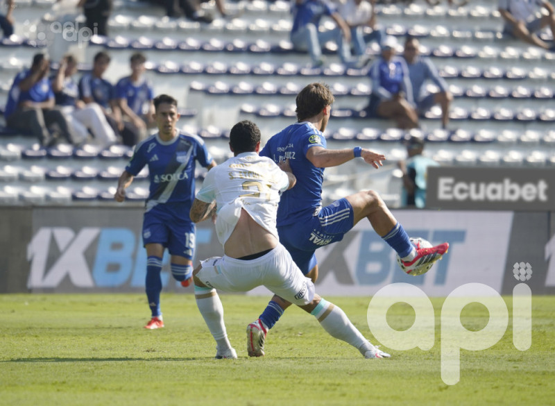 Emelec se energiza 2-0 ante Macará