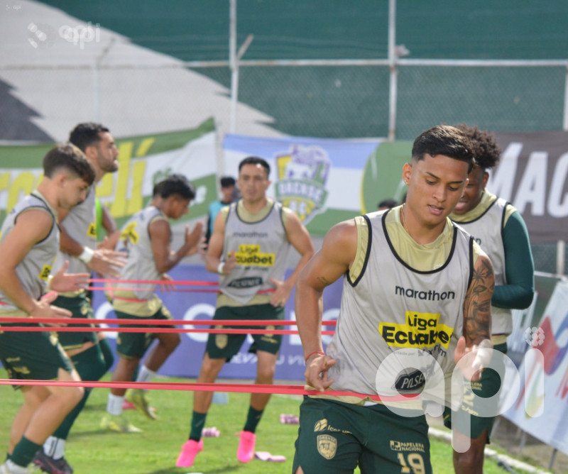 Técnico Universitario domina 2-1 a Orense en Machala