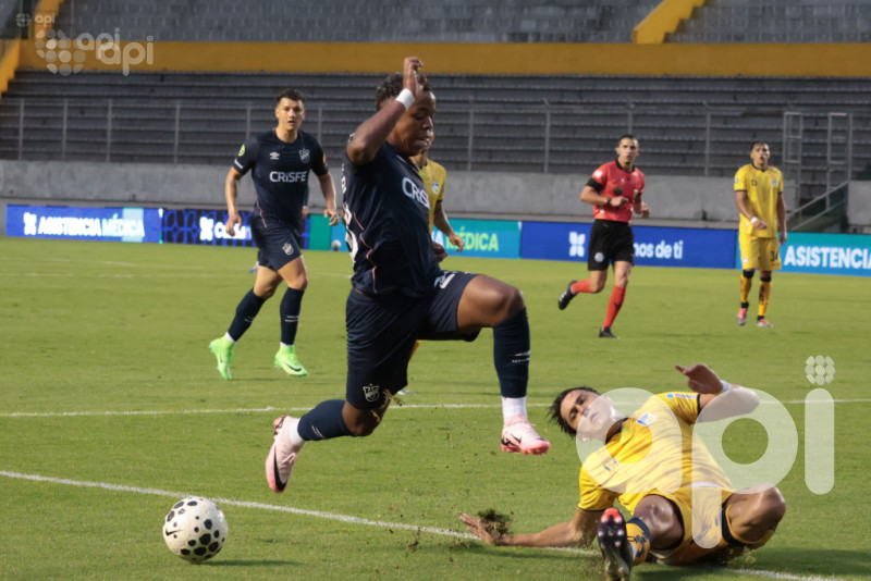 U. Católica se enreda 2-2 con Delfín en Chillogallo