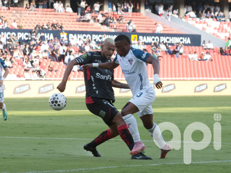 La U, a los tumbos, escolta a IDV