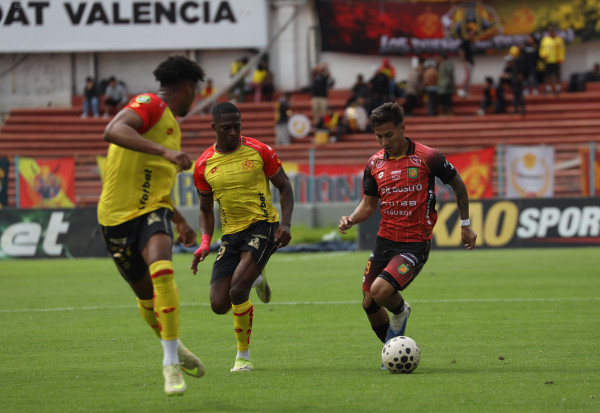Aucas pega 1-0 en casa de Deportivo Cuenca