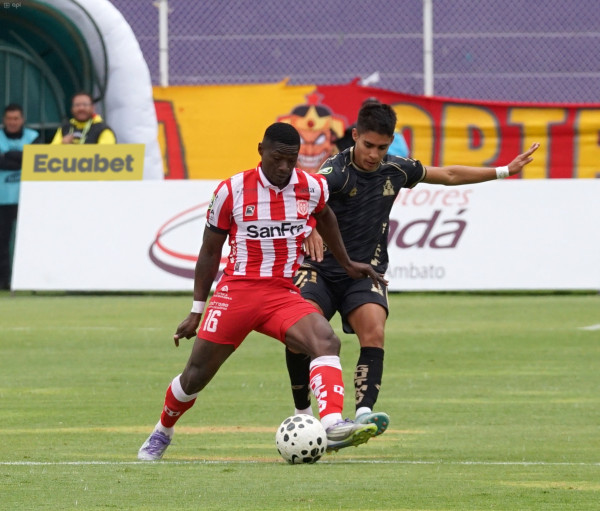 Papá Aucas escolta y el Rodillo se aplana