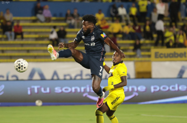 U. Católica, al final, gana 2-1 a Barcelona