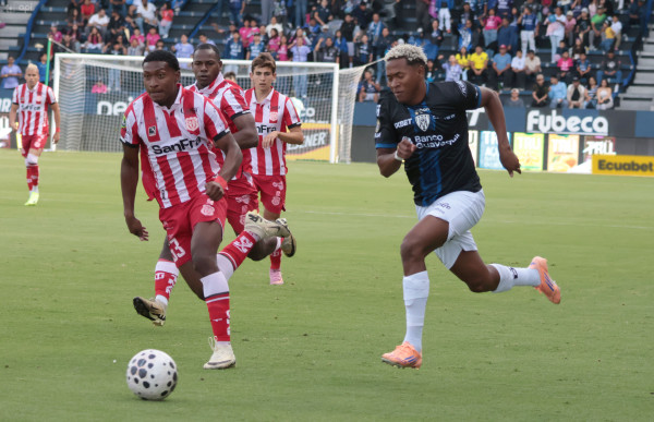 IDV pasa de 50 de puntos, 17 sobre escoltas