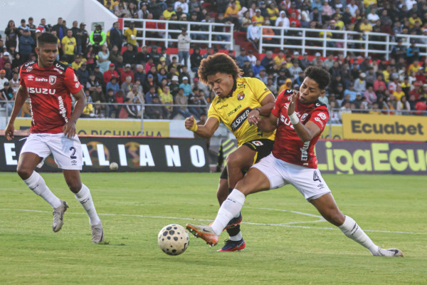 Canario salva quinto puesto  y felinos se relegan